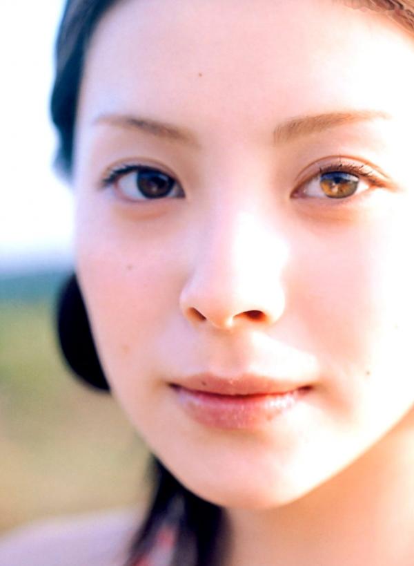    松浦亚弥《a》高清写真集：日系清纯风格，唯美光影下的治愈系户外女神大片第53张图片