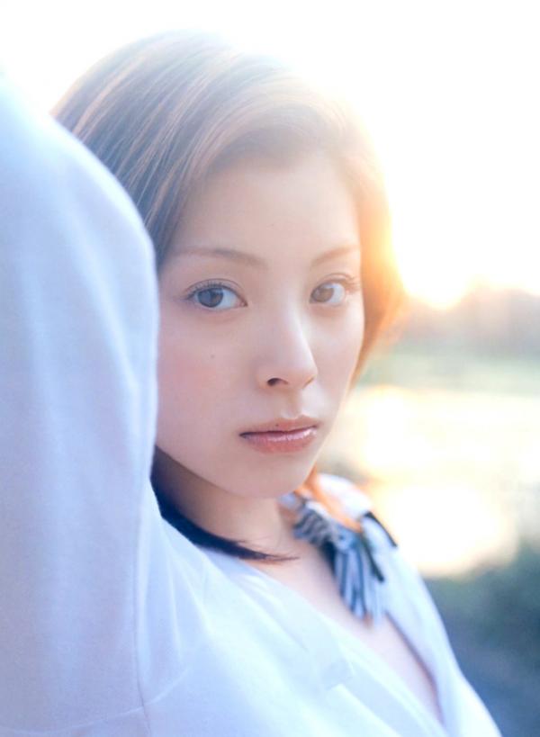    松浦亚弥《a》高清写真集：日系清纯风格，唯美光影下的治愈系户外女神大片第59张图片