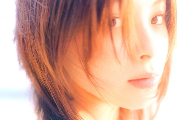    松浦亚弥《a》高清写真集：日系清纯风格，唯美光影下的治愈系户外女神大片第62张图片