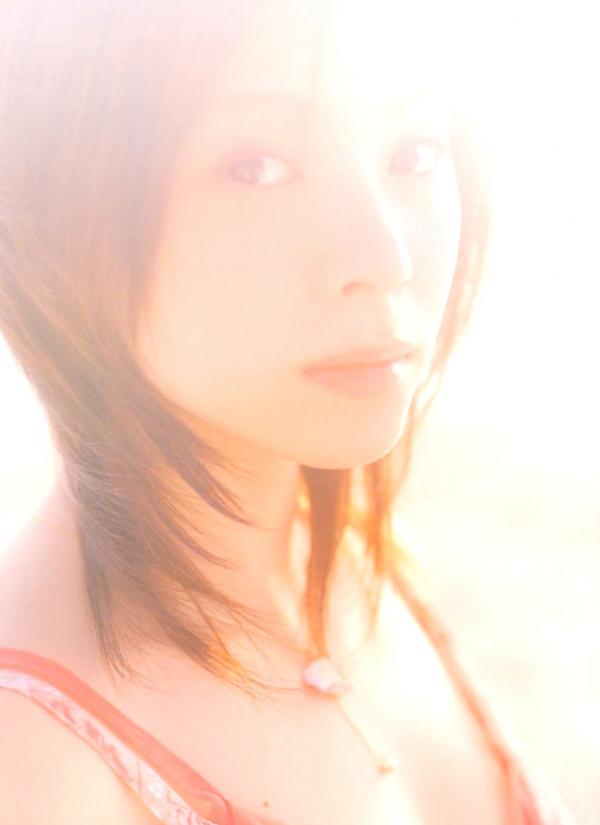    松浦亚弥《a》高清写真集：日系清纯风格，唯美光影下的治愈系户外女神大片第67张图片
