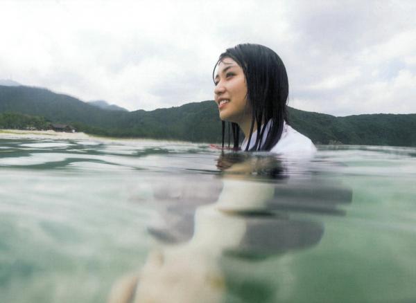    长滨宁琉 (Nagahama Neru) 1st写真集《这里开始》清新旅拍，海边泳装与唯美烟花系列，治愈系甜美女神写真第81张图片