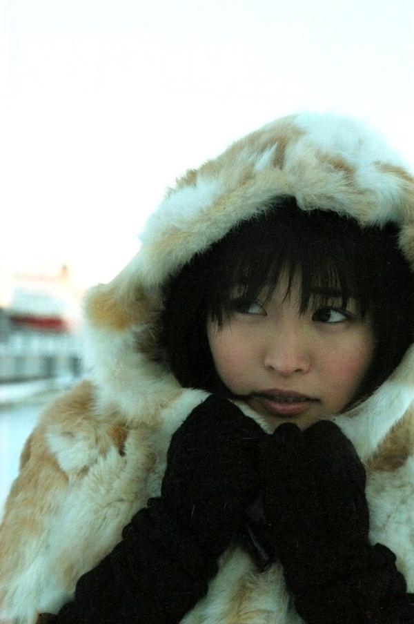    PB写真集_冈本玲《TRANS》：高清套图带你领略日本清新冬日与夏日比基尼的迷人风采第81张图片