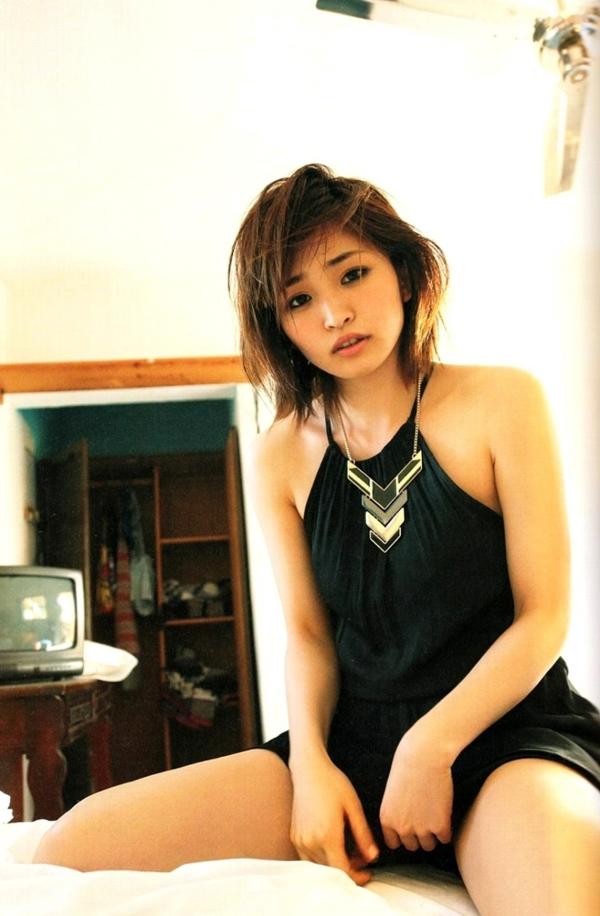    PB写真集_冈本玲《TRANS》：高清套图带你领略日本清新冬日与夏日比基尼的迷人风采第135张图片