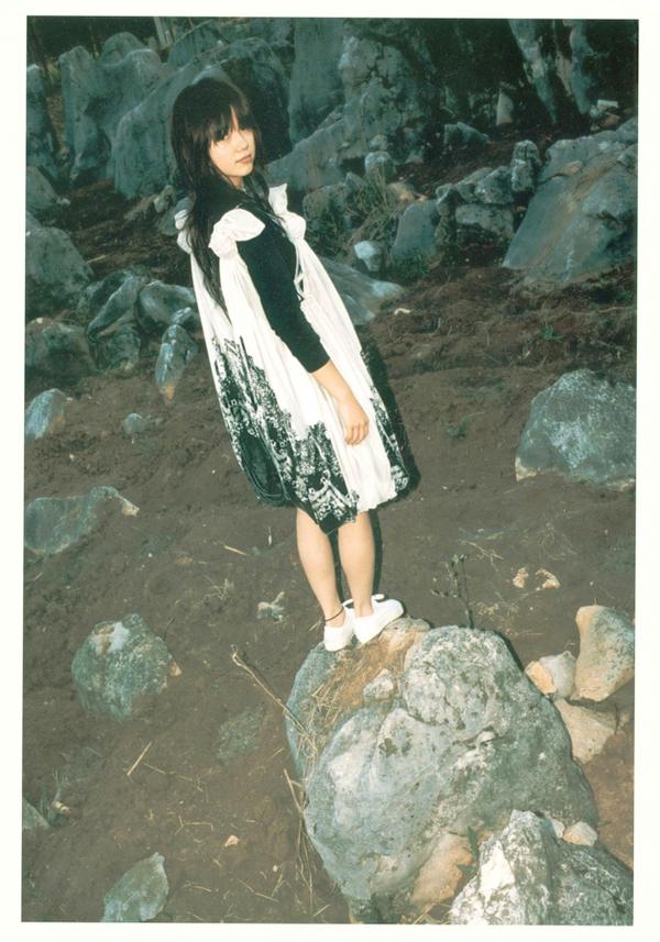    PB写真集_宮崎あおい/宫崎葵 《20TH ANNIVERSARY 「光」》 清新治愈户外写真第24张图片