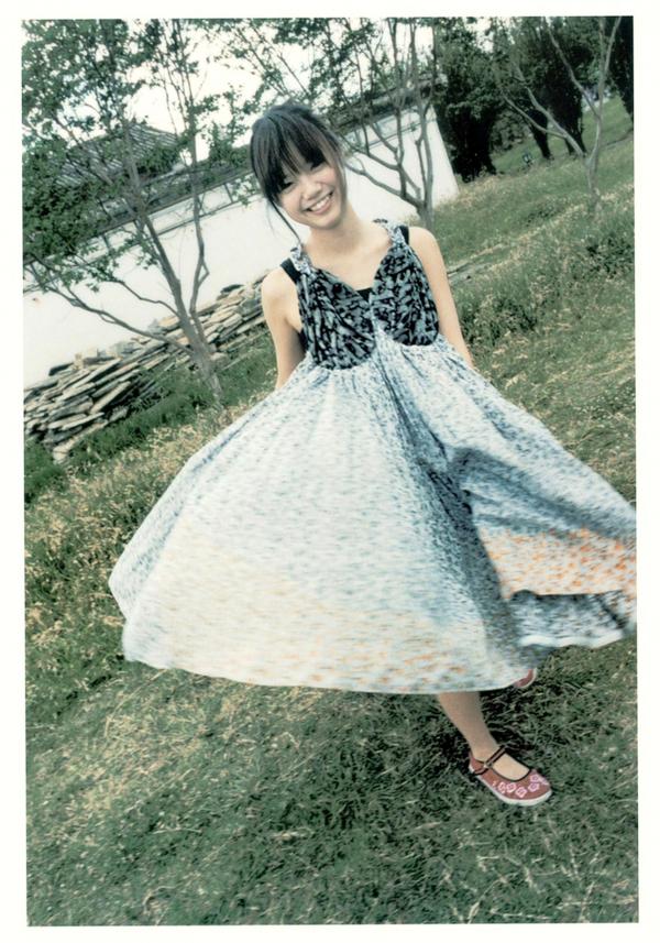    PB写真集_宮崎あおい/宫崎葵 《20TH ANNIVERSARY 「光」》 清新治愈户外写真第38张图片