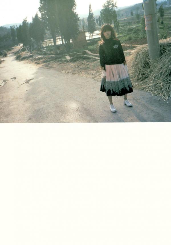    PB写真集_宮崎あおい/宫崎葵 《20TH ANNIVERSARY 「光」》 清新治愈户外写真第73张图片