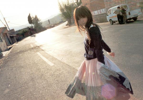   PB写真集_宮崎あおい/宫崎葵 《20TH ANNIVERSARY 「光」》 清新治愈户外写真第75张图片