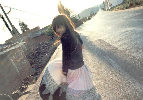    PB写真集_宮崎あおい/宫崎葵 《20TH ANNIVERSARY 「光」》 清新治愈户外写真第76张图片