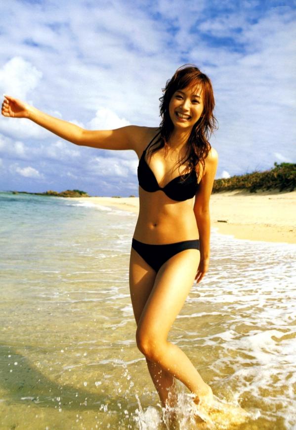    PB写真集 藤本美贵《cheri（シェリー）》：湿身比基尼与优雅红裙，展现百变女神清纯与性感风采第14张图片