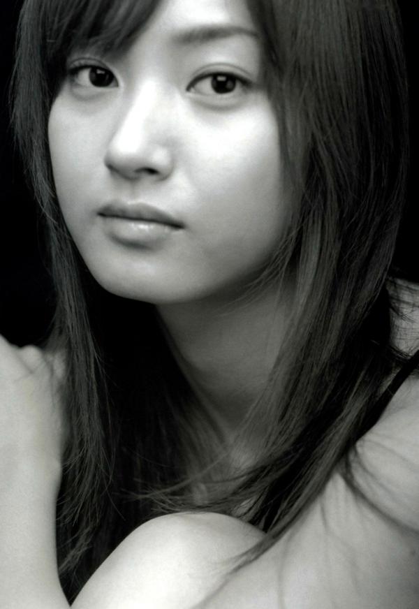    PB写真集 藤本美贵《cheri（シェリー）》：湿身比基尼与优雅红裙，展现百变女神清纯与性感风采第45张图片