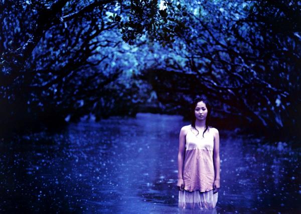    PB写真集 藤本美贵《cheri（シェリー）》：湿身比基尼与优雅红裙，展现百变女神清纯与性感风采第49张图片
