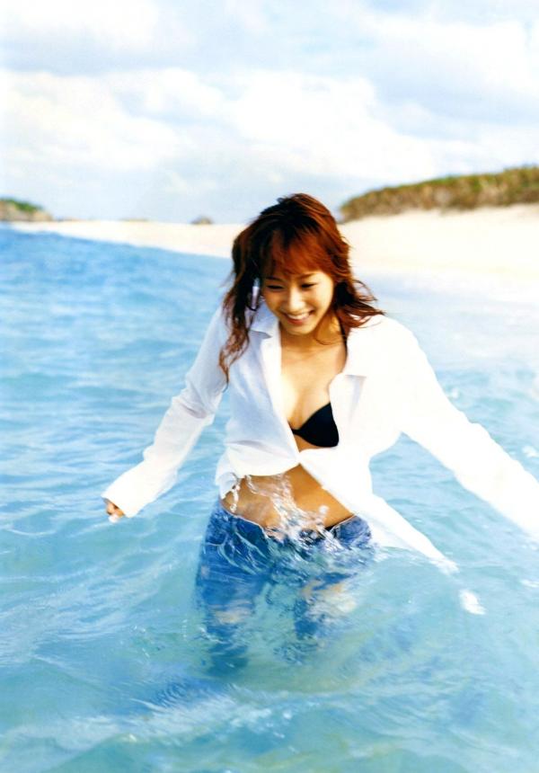    PB写真集 藤本美贵《cheri（シェリー）》：湿身比基尼与优雅红裙，展现百变女神清纯与性感风采第67张图片