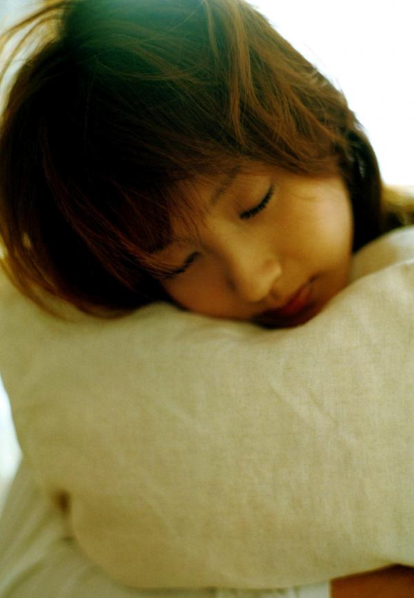    PB写真集 藤本美贵《cheri（シェリー）》：湿身比基尼与优雅红裙，展现百变女神清纯与性感风采第68张图片