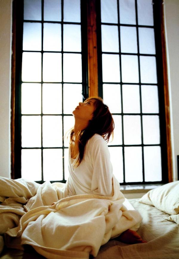    PB写真集 藤本美贵《cheri（シェリー）》：湿身比基尼与优雅红裙，展现百变女神清纯与性感风采第69张图片