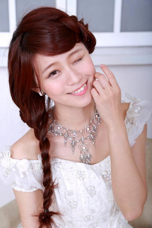    台湾清纯正妹李依璇/白白婚纱棚拍写真，机电系女孩的唯美婚纱时刻，尽显清新治愈气质第3张图片