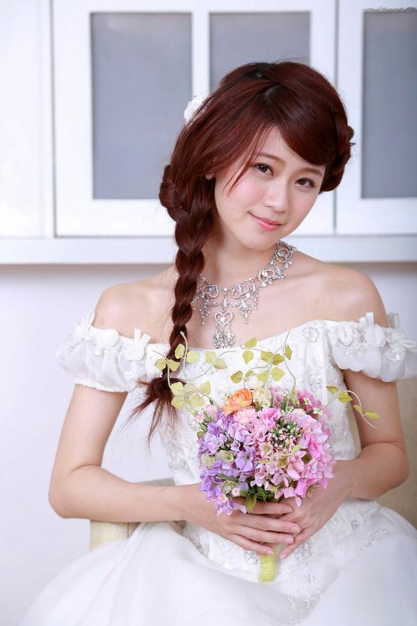    台湾清纯正妹李依璇/白白婚纱棚拍写真，机电系女孩的唯美婚纱时刻，尽显清新治愈气质第9张图片