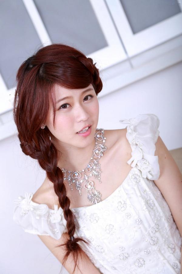    台湾清纯正妹李依璇/白白婚纱棚拍写真，机电系女孩的唯美婚纱时刻，尽显清新治愈气质第24张图片