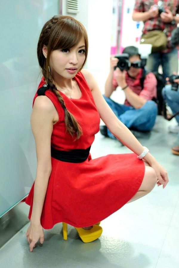    台湾美女倪千凌lucy展会修身短裙美腿福利精选图集第12张图片