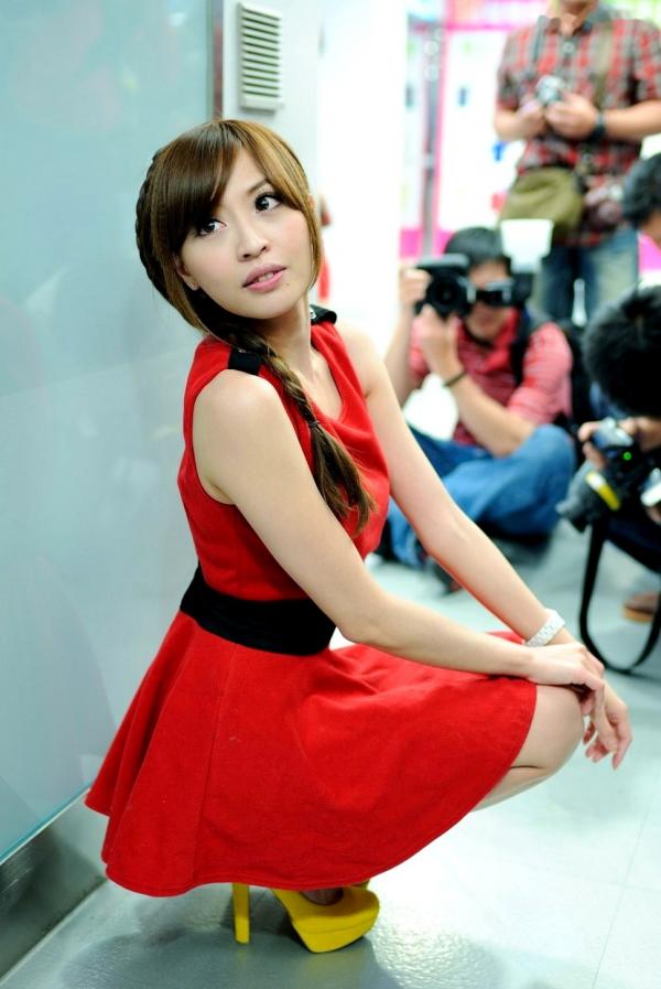    台湾美女倪千凌lucy展会修身短裙美腿福利精选图集第15张图片