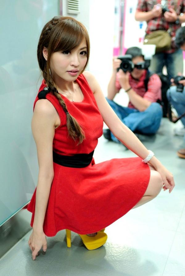    台湾美女倪千凌lucy展会修身短裙美腿福利精选图集第24张图片