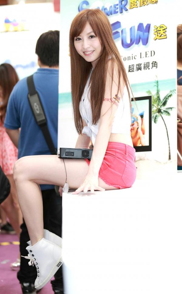    台湾美女倪千凌lucy展会修身短裙美腿福利精选图集第64张图片