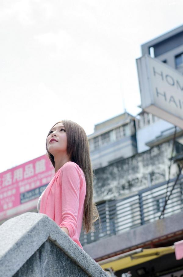    台湾正妹Winnie小雪/庄温妮《都市精灵》户外甜美街拍写真第76张图片
