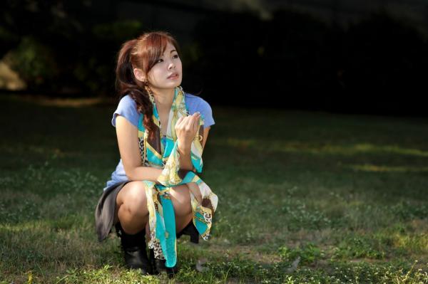    台湾正妹徐玮吟鲔鱼清新外拍写真，草地休闲风格甜美治愈女神合集第17张图片