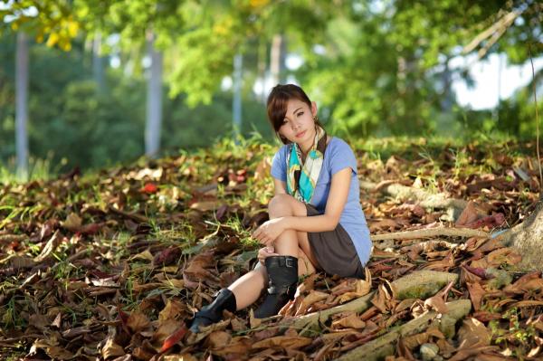    台湾正妹徐玮吟鲔鱼清新外拍写真，草地休闲风格甜美治愈女神合集第25张图片