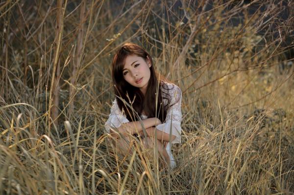    台湾正妹徐玮吟鲔鱼清新外拍写真，草地休闲风格甜美治愈女神合集第47张图片