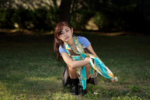    台湾正妹徐玮吟鲔鱼清新外拍写真，草地休闲风格甜美治愈女神合集第55张图片