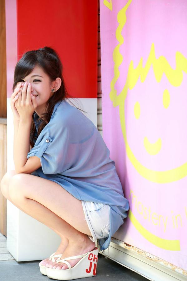    台湾正妹徐玮吟鲔鱼清新外拍写真，草地休闲风格甜美治愈女神合集第72张图片