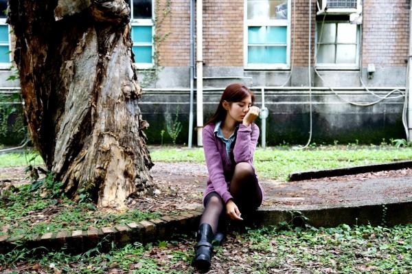    台湾正妹徐玮吟鲔鱼清新外拍写真，草地休闲风格甜美治愈女神合集第81张图片