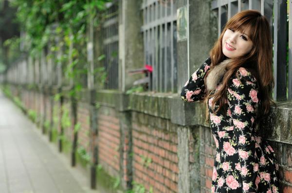    台湾正妹小米Kate su清新户外街拍写真，娇俏可爱女神秀出百变气质穿搭精选图片第2张图片