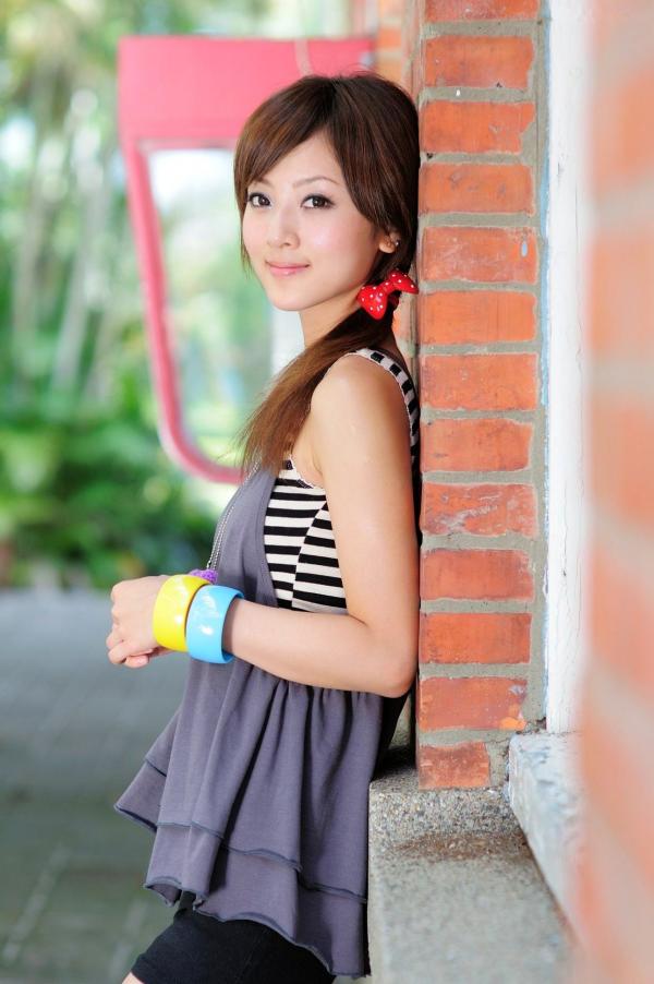    台湾正妹果子Mikako士林官邸清新户外外拍写真，元气少女夏日休闲装扮，纯欲甜美养眼集第1张图片