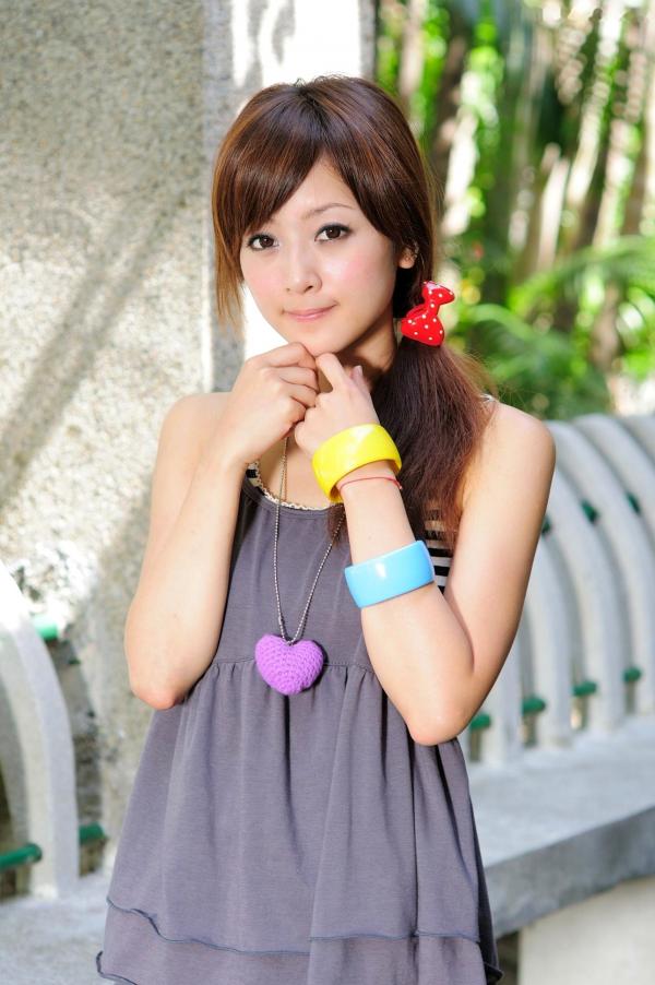    台湾正妹果子Mikako士林官邸清新户外外拍写真，元气少女夏日休闲装扮，纯欲甜美养眼集第6张图片