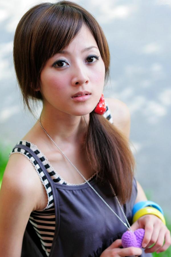    台湾正妹果子Mikako士林官邸清新户外外拍写真，元气少女夏日休闲装扮，纯欲甜美养眼集第14张图片