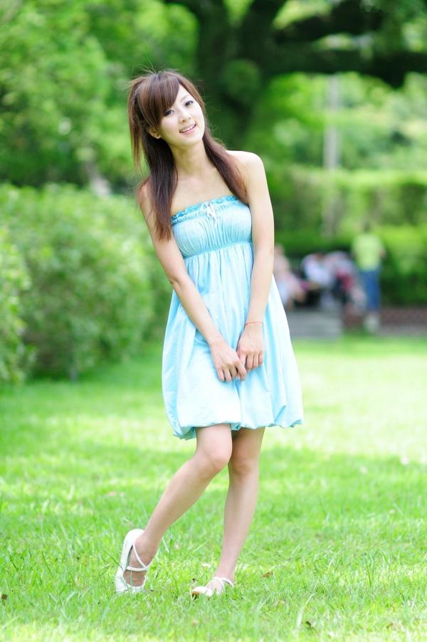    台湾正妹果子Mikako士林官邸清新户外外拍写真，元气少女夏日休闲装扮，纯欲甜美养眼集第22张图片