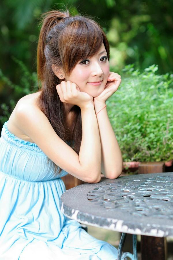    台湾正妹果子Mikako士林官邸清新户外外拍写真，元气少女夏日休闲装扮，纯欲甜美养眼集第26张图片