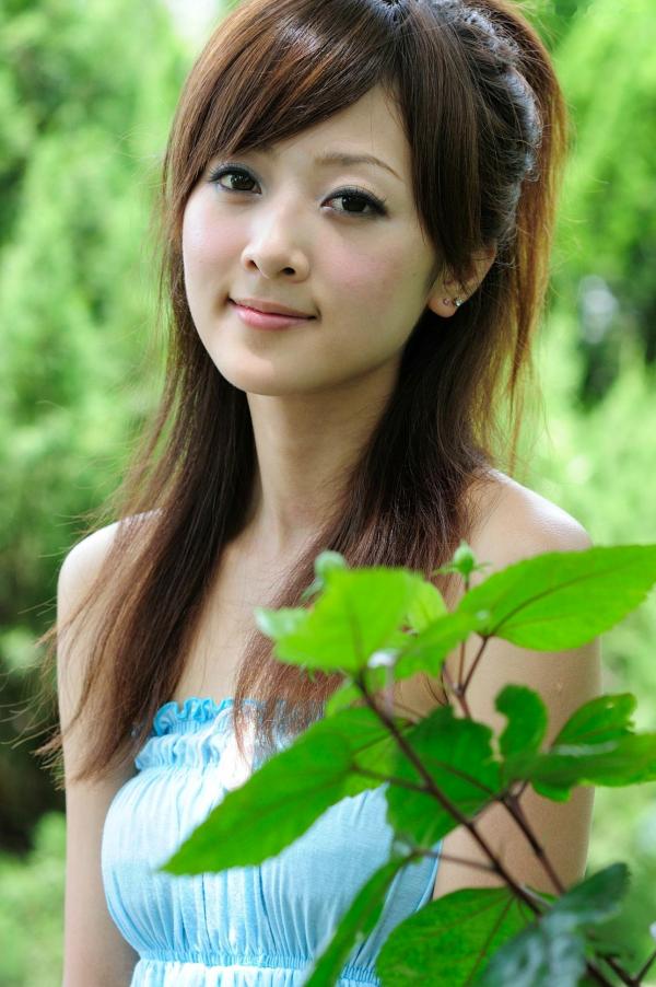    台湾正妹果子Mikako士林官邸清新户外外拍写真，元气少女夏日休闲装扮，纯欲甜美养眼集第36张图片