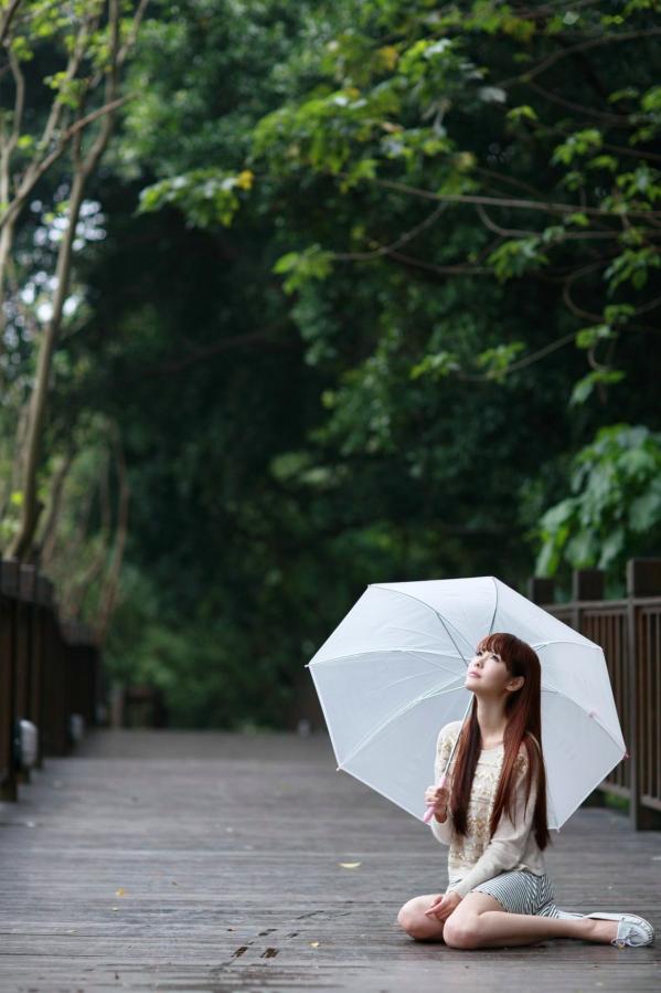    台湾甜美正妹林梵耘户外清新生活照，漫步大桥与林间复古写真合集第32张图片