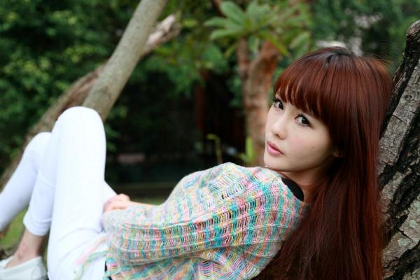    台湾甜美正妹林梵耘户外清新生活照，漫步大桥与林间复古写真合集第39张图片