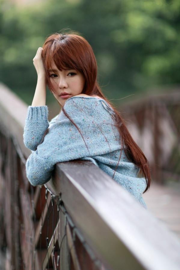    台湾甜美正妹林梵耘户外清新生活照，漫步大桥与林间复古写真合集第47张图片