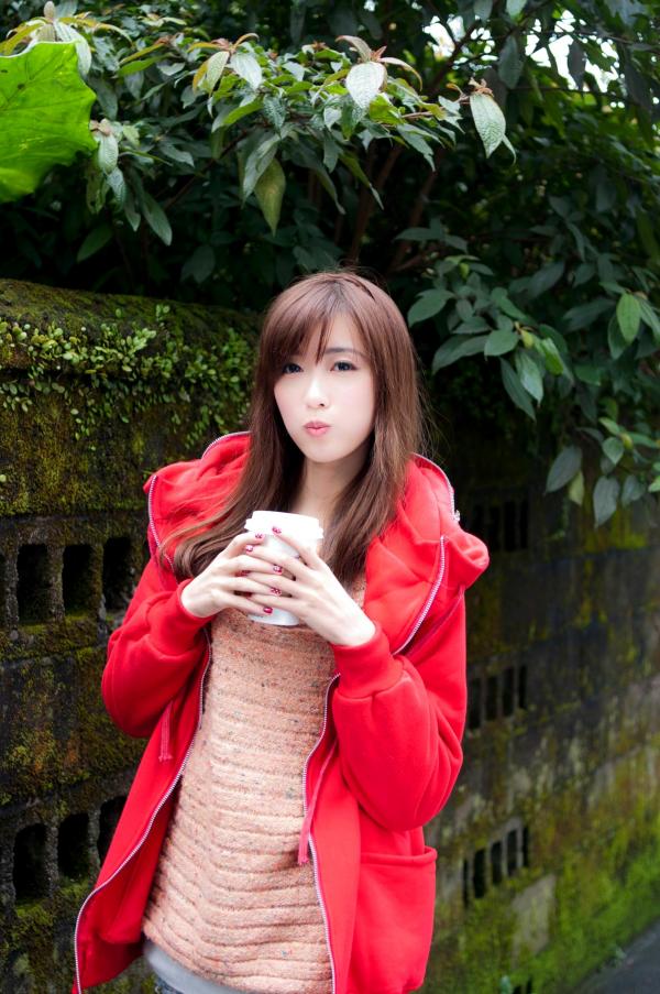    台湾正妹廖挺伶Kila晶晶清新户外写真，运动场街拍尽显修长美腿，邻家女孩甜美活力十足第2张图片