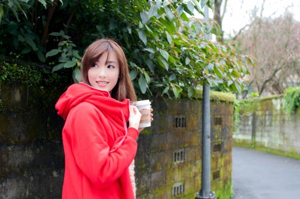    台湾正妹廖挺伶Kila晶晶清新户外写真，运动场街拍尽显修长美腿，邻家女孩甜美活力十足第8张图片