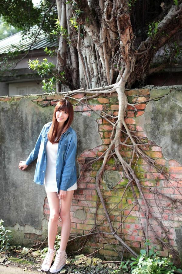    台湾正妹廖挺伶Kila晶晶清新户外写真，运动场街拍尽显修长美腿，邻家女孩甜美活力十足第12张图片