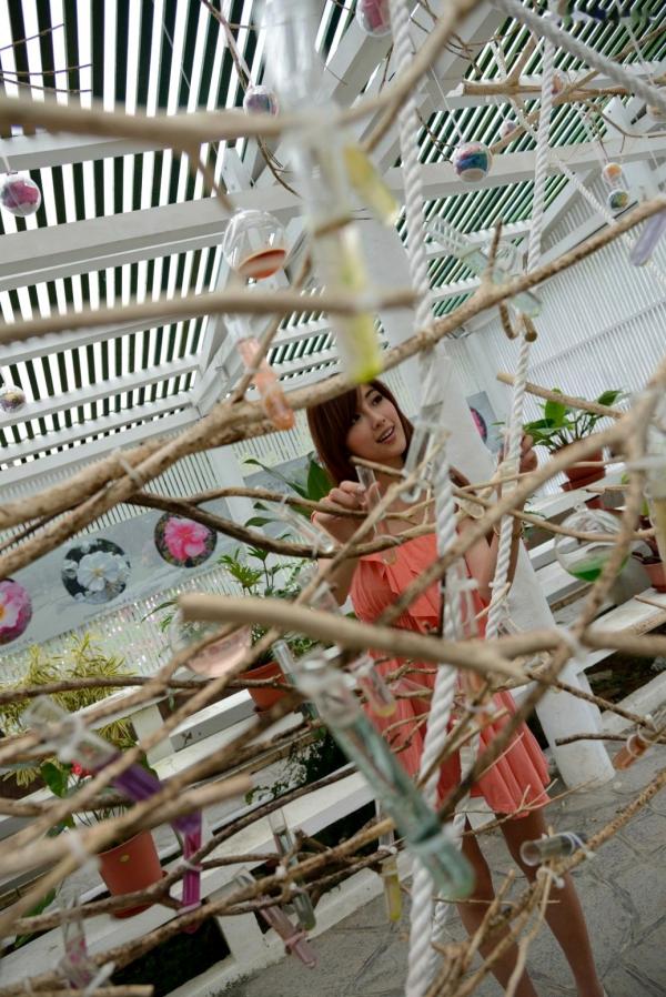    台湾正妹Kila晶晶/廖挺伶清新户外写真，粉色连衣裙甜美外拍，治愈系气质女神第32张图片