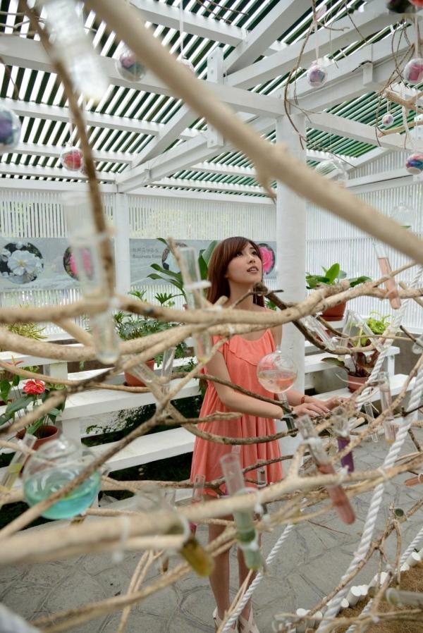    台湾正妹Kila晶晶/廖挺伶清新户外写真，粉色连衣裙甜美外拍，治愈系气质女神第33张图片