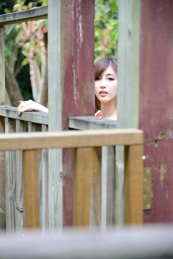    台湾正妹Kila晶晶/廖挺伶清新户外写真，粉色连衣裙甜美外拍，治愈系气质女神第59张图片