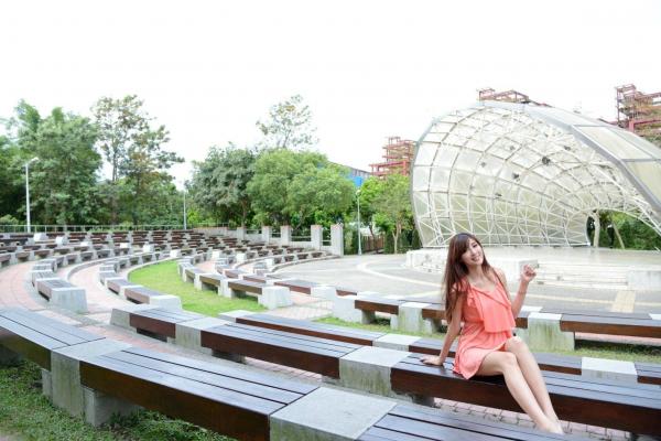    台湾正妹Kila晶晶/廖挺伶清新户外写真，粉色连衣裙甜美外拍，治愈系气质女神第76张图片