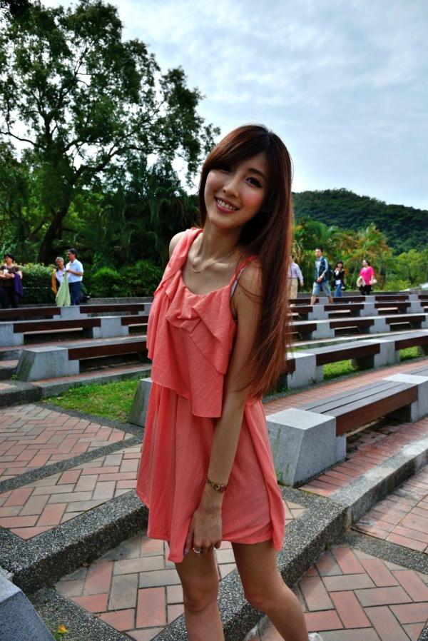    台湾正妹Kila晶晶/廖挺伶清新户外写真，粉色连衣裙甜美外拍，治愈系气质女神第80张图片